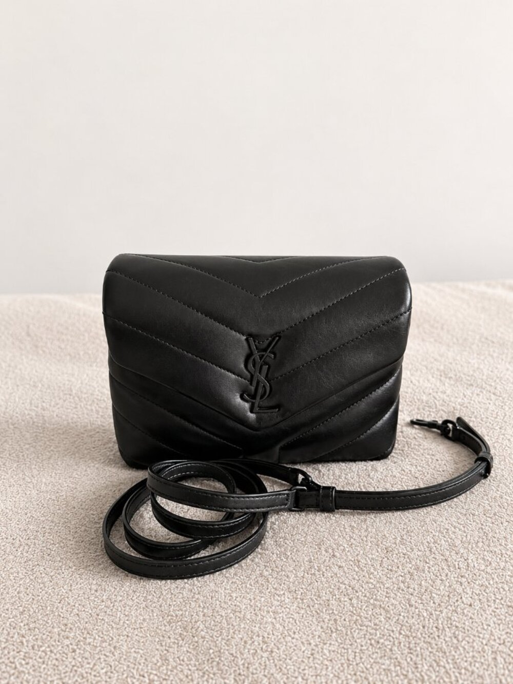 YSL - Saint Laurent Toy Loulou Monochrome Crossbody Bag Black Quilted Leather